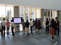 研究紹介会場の様子（新実験棟）